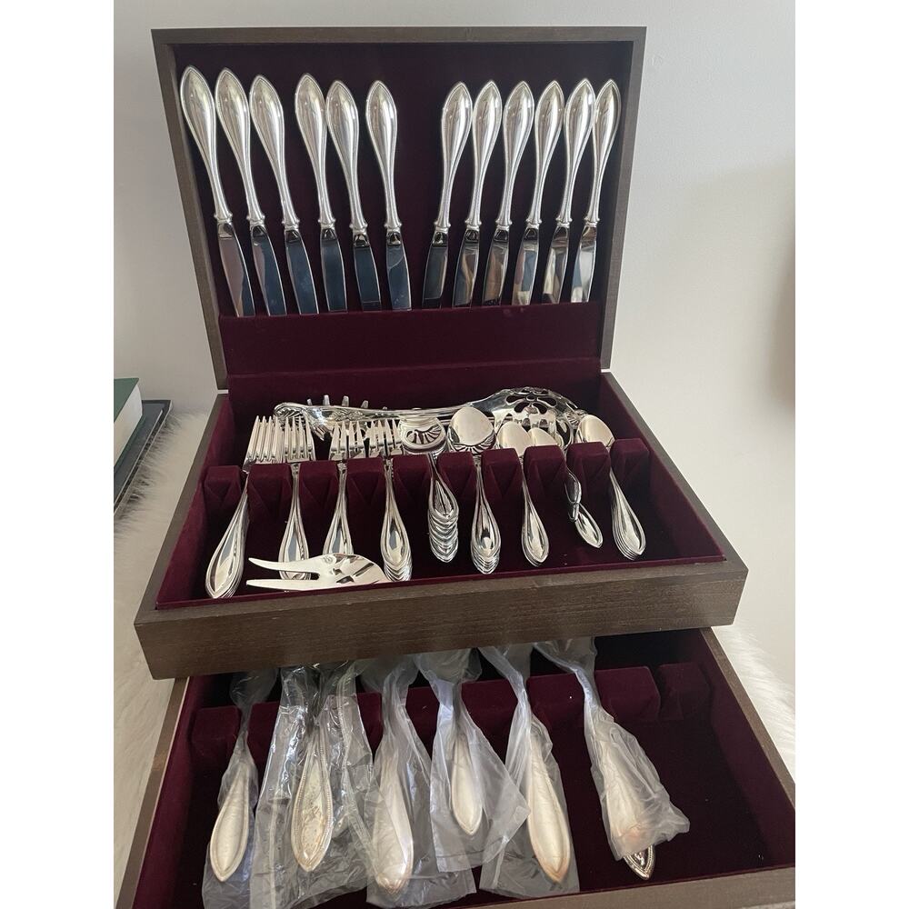 Oneida Community Flatware Set 64 Pieces Silver Arbor W/ Box Vintage Discontinued